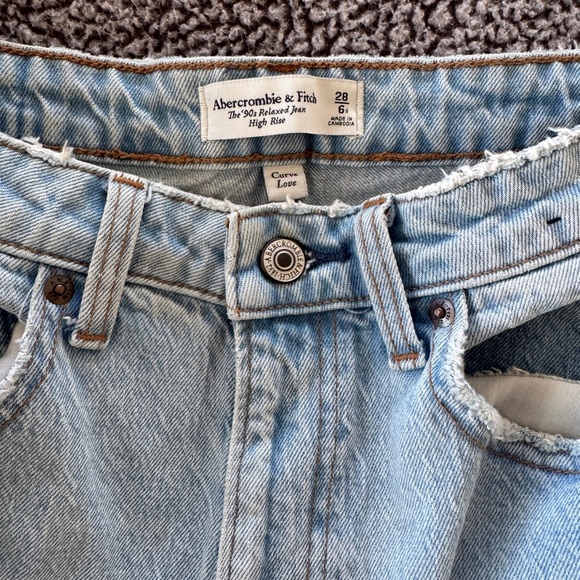 Abercrombie & Fitch Curve Love Straight Leg Jeans - Picture 4 of 4